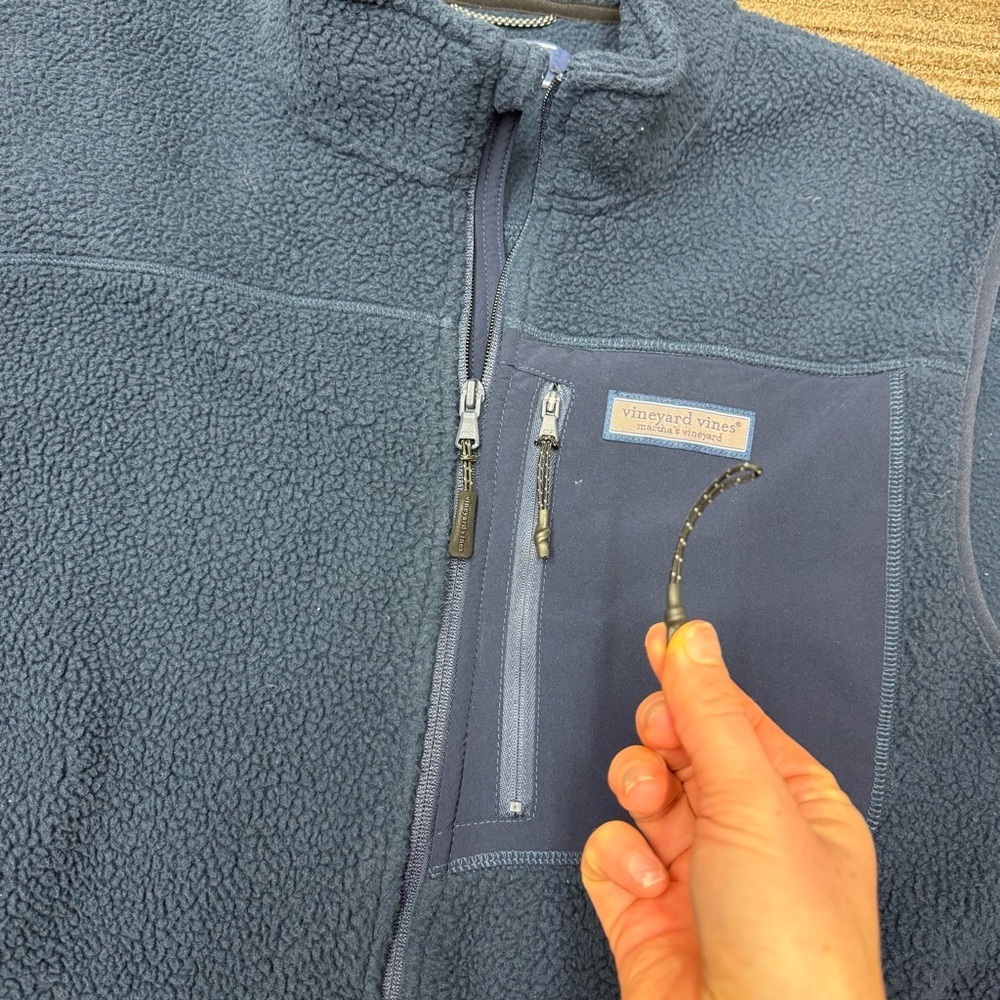 Vineyard Vines Navy Fleece Vest with Zippered Pockets Preppy Style - Picture 4 of 7